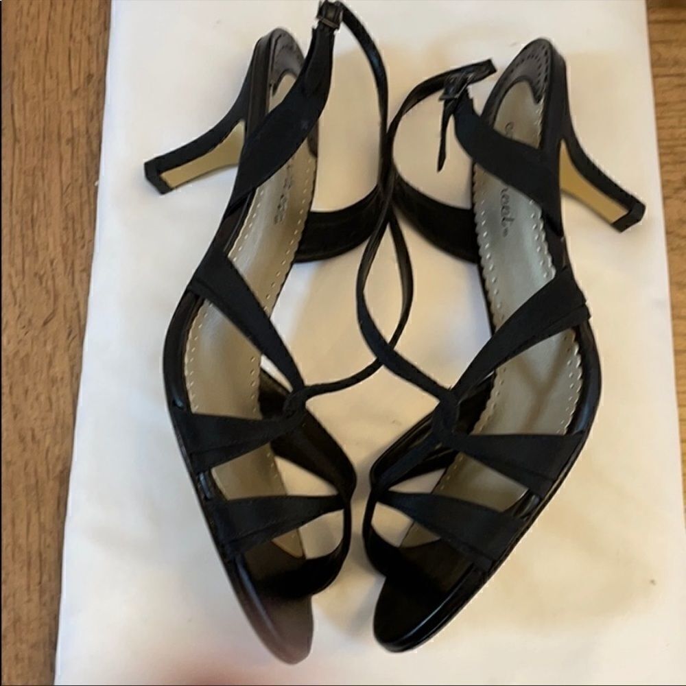 EASY STREET STRAPPY LEATHER/FABRIC SANDALS… - Picture 6 of 7